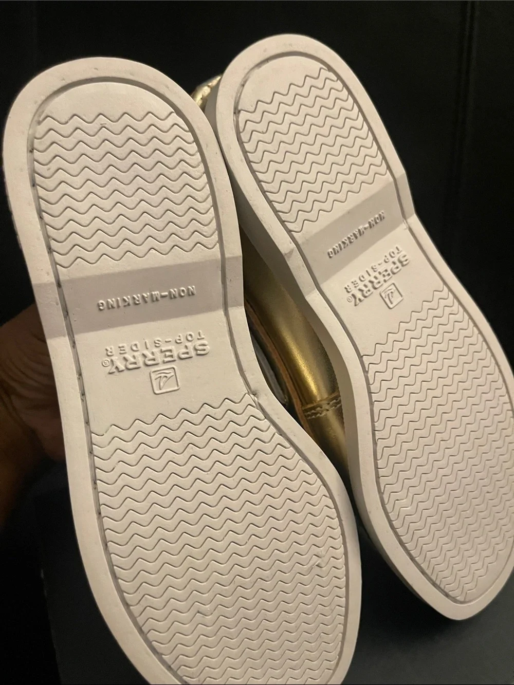 Sperry makes contrast shoe